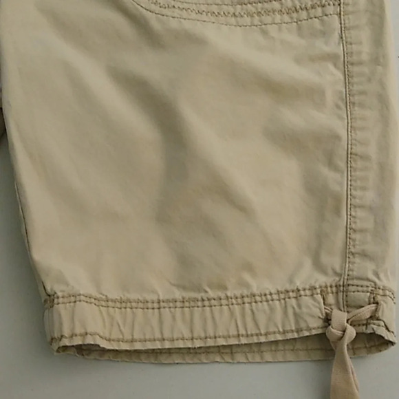 ST. JOHNS BAY 100% COTTON, TAN/KHAKI, ELASTIC WAIST, BELT LOOPS, CARGO SHORTS - Picture 7 of 8